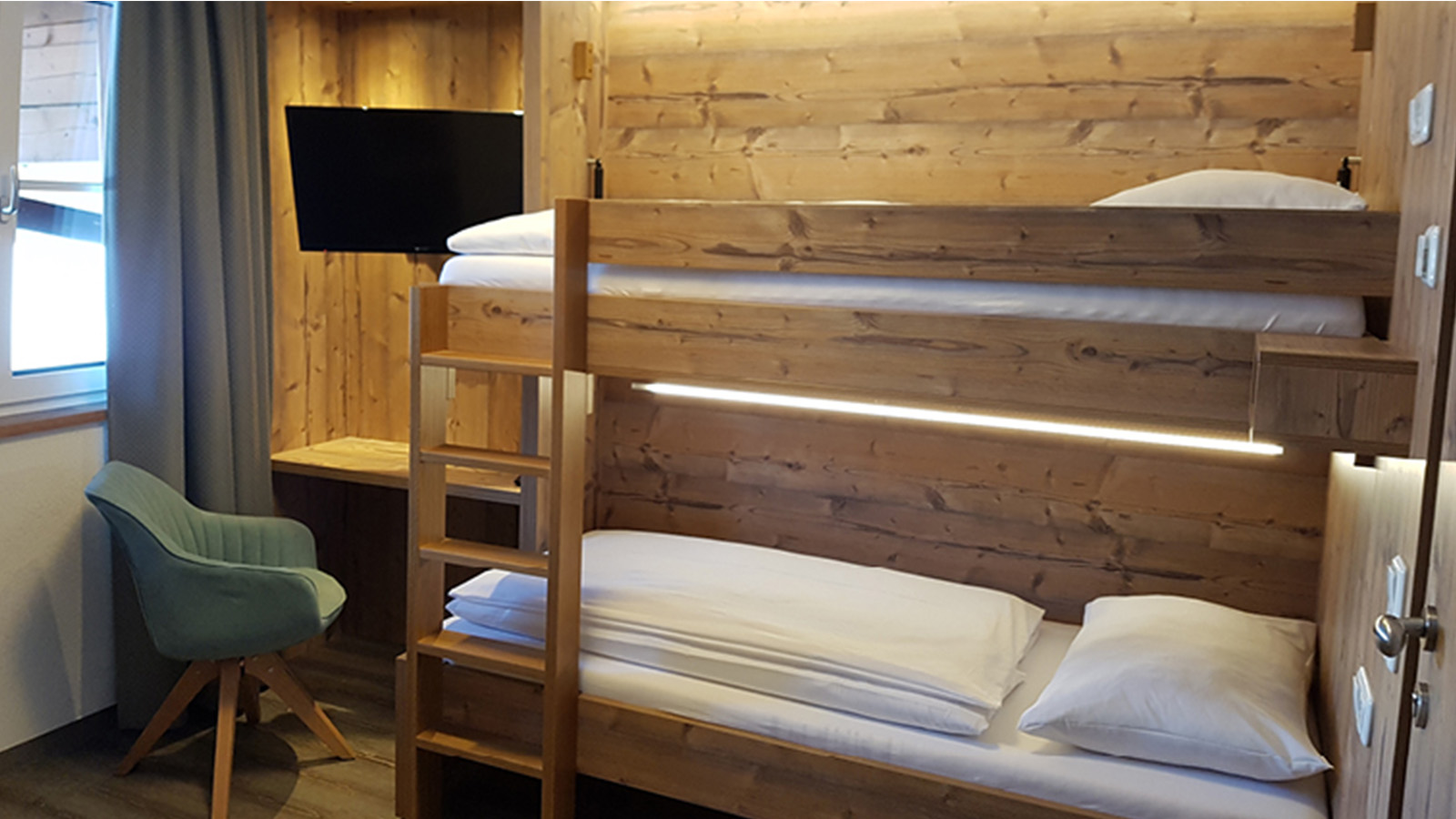 Jugendhotel Schlosshof School Ski Trip Accommodation